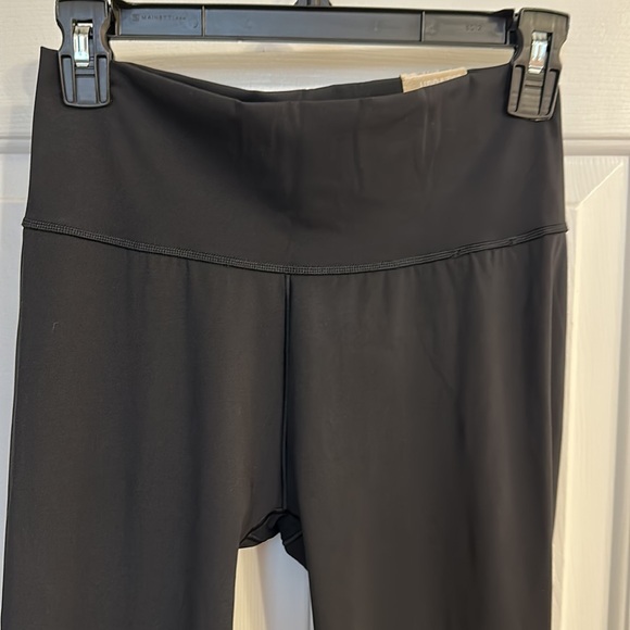 NWT Adidas leggings/yoga pants. Long tight high rise. Size M. - Picture 2 of 9